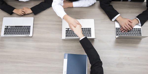 以德为先，拼搏进取